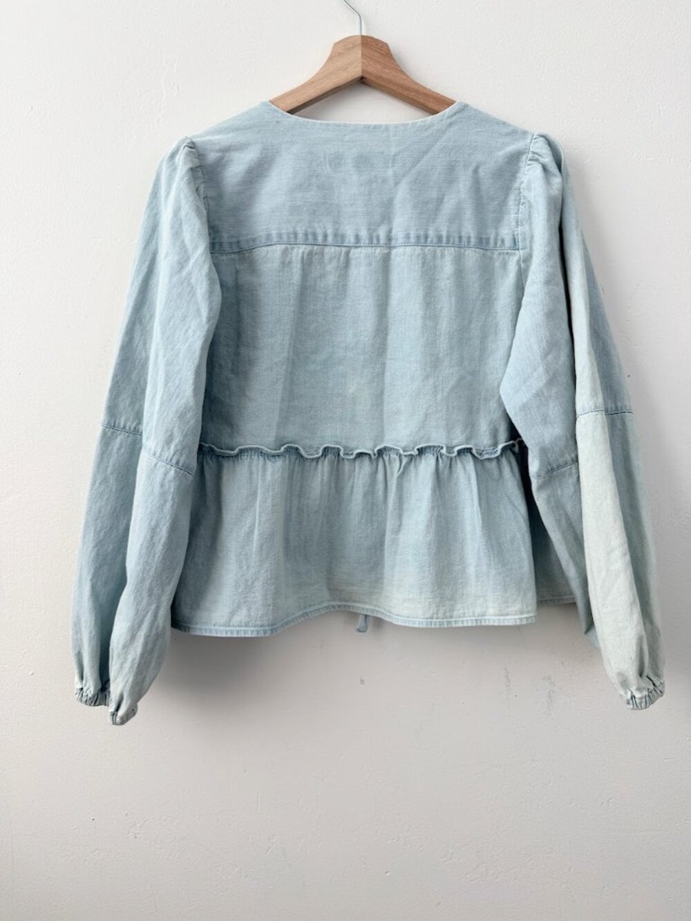Velvet Heart Cotton Tie Front Peplum Shirt Puff Sleeve Chambray NWT M - Picture 3 of 8